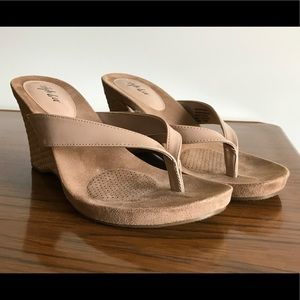Gorgeous Style & Co Sandals 7.5 Wide